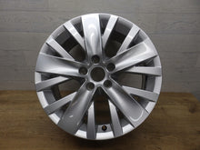 Laden Sie das Bild in den Galerie-Viewer, 1x Alufelge 17 Zoll 7.0&quot; 5x112 43ET Glanz Silber 5N0601025AC Ac Tiguan Rim Wheel