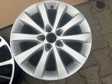 Laden Sie das Bild in den Galerie-Viewer, 1x Alufelge 17 Zoll 7.0&quot; 5x110 13269541-422 Opel Meriva Rim Wheel