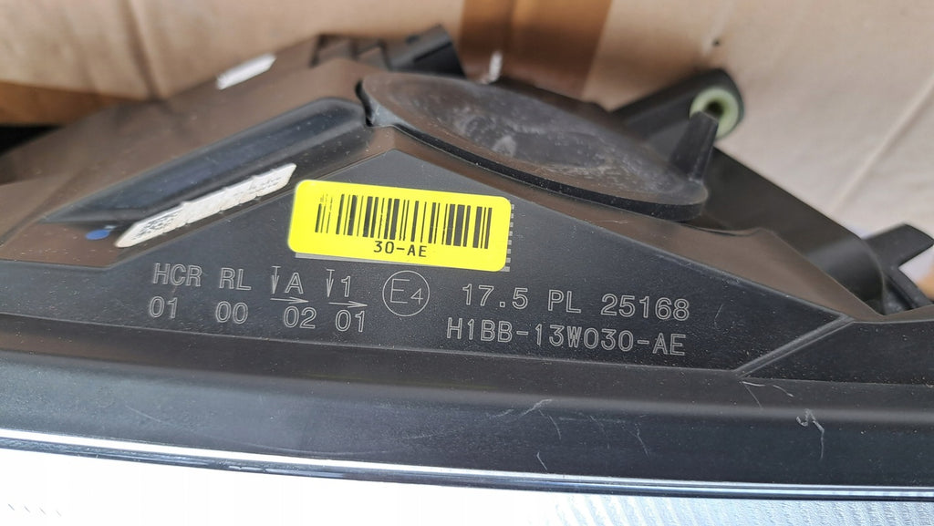 Frontscheinwerfer Ford Fiesta I Ein Stück (Rechts oder Links) Headlight SCH9515152930gn