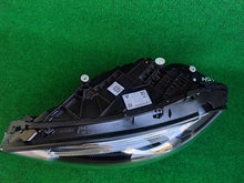 Laden Sie das Bild in den Galerie-Viewer, Frontscheinwerfer Mercedes-Benz A1779065704 LED Links Scheinwerfer Headlight SCH3547722389zn