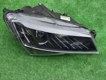 Laden Sie das Bild in den Galerie-Viewer, Frontscheinwerfer Skoda Superb III 3V1941016A Xenon Rechts Headlight SCH3754314748kx