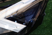 Load image into Gallery viewer, Frontscheinwerfer Dacia Sandero III Logan Jogger 260601750R Links Headlight SCH6771035932ye