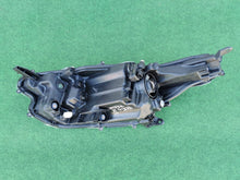 Laden Sie das Bild in den Galerie-Viewer, Frontscheinwerfer Toyota Yaris Rechts Scheinwerfer Headlight SCH1460371990ot