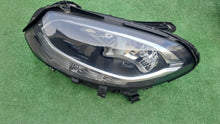Laden Sie das Bild in den Galerie-Viewer, Frontscheinwerfer Mercedes-Benz W246 A2468205361 Ein Stück (Rechts oder Links) SCH3087820494bf
