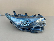 Laden Sie das Bild in den Galerie-Viewer, Frontscheinwerfer Toyota Auris 81110-02K30 Rechts Scheinwerfer Headlight SCH9965051261cc