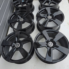 Laden Sie das Bild in den Galerie-Viewer, 4x Alufelge 18 Zoll 8.5" 5x112 48ET Glanz Schwarz A2124011402 Mercedes-Benz W212 FEL8032378297yq