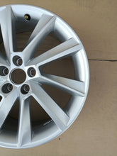 Load image into Gallery viewer, 1x Alufelge 17 Zoll 6.5" 5x100 40ET Glanz Silber 657601025 Skoda Scala Rim Wheel FEL8047061427mk