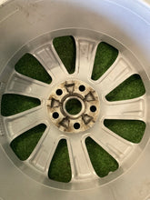 Load image into Gallery viewer, 1x Alufelge 18 Zoll 8.0&quot; 5x108 45ET FK72-1007-BC Land Rover Rim Wheel