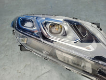 Laden Sie das Bild in den Galerie-Viewer, Frontscheinwerfer Mitsubishi Eclipse Cross RTT6644 LED Rechts Headlight