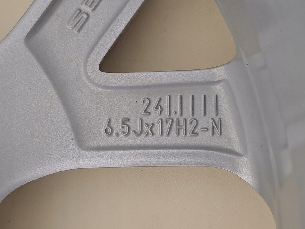 1x Alufelge 17 Zoll 6.5" 5x100 48ET Glanz Silber 6F9601025H Seat Arona Rim Wheel