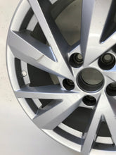 Laden Sie das Bild in den Galerie-Viewer, 1x Alufelge 17 Zoll 7.0" 5x112 45ET Glanz Silber Audi Q2 Rim Wheel FEL6592291874we