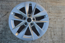 Laden Sie das Bild in den Galerie-Viewer, 1x Alufelge 17 Zoll 7.0" 5x112 46ET Glanz Silber 5E3601025E Skoda Octavia 5e3 Iv FEL1091012852mh