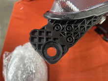 Laden Sie das Bild in den Galerie-Viewer, Frontscheinwerfer Ford Focus Ein Stück (Rechts oder Links) Headlight SCH4025408339aj