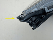 Load image into Gallery viewer, Frontscheinwerfer Toyota Hilux VIII Links Scheinwerfer Headlight SCH1529299097qt