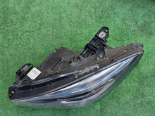 Laden Sie das Bild in den Galerie-Viewer, Frontscheinwerfer Mercedes-Benz Cla A1179065100 Xenon Links Headlight SCH8703660180oh
