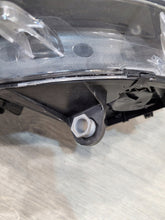 Laden Sie das Bild in den Galerie-Viewer, Frontscheinwerfer VW T5 7E5941015B Xenon Links Scheinwerfer Headlight