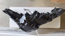 Laden Sie das Bild in den Galerie-Viewer, Frontscheinwerfer Toyota 81150-02S60 LED Links Scheinwerfer Headlight SCH6980657635pv