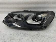 Laden Sie das Bild in den Galerie-Viewer, Frontscheinwerfer VW Touareg Xenon Links Scheinwerfer Headlight