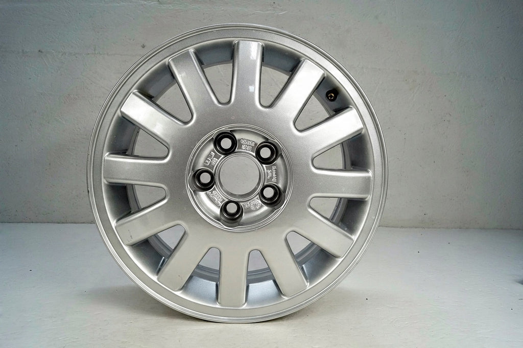 1x Alufelge 15 Zoll 6.0" 5x100 38ET Glanz Silber 8L0601025 Audi A3 Rim Wheel