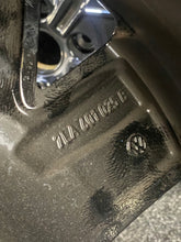 Load image into Gallery viewer, 1x Alufelge 18 Zoll 8.0&quot; 5x120 50ET Glanz Schwarz 7LA601025B VW 7la Rim Wheel