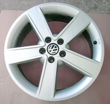 Load image into Gallery viewer, 1x Alufelge 17 Zoll 7.0&quot; 5x112 38ET Silber 7JX17H2ET38 Audi Rim Wheel