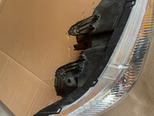 Laden Sie das Bild in den Galerie-Viewer, Frontscheinwerfer Mitsubishi Outlander II JBI3575 Rechts Scheinwerfer Headlight SCH3084117700ls