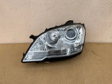 Laden Sie das Bild in den Galerie-Viewer, Frontscheinwerfer Mercedes-Benz 1648203759 Links Scheinwerfer Headlight SCH1647910029sn