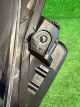 Laden Sie das Bild in den Galerie-Viewer, Frontscheinwerfer Toyota Yaris Links Scheinwerfer Headlight SCH5817907781qr