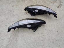 Laden Sie das Bild in den Galerie-Viewer, Frontscheinwerfer Renault Scenic 260106928R Ein Satz Scheinwerfer Headlight SCH2789650990qb