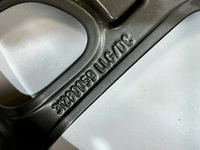 Laden Sie das Bild in den Galerie-Viewer, 1x Alufelge 17 Zoll 7.0&quot; 5x108 52 5ET 31280057 Volvo C30 S40 V50 Rim Wheel