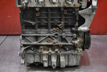Laden Sie das Bild in den Galerie-Viewer, Motor VW Passat CBA 2.0 TDI 2008 Diesel Engine Unkomplett