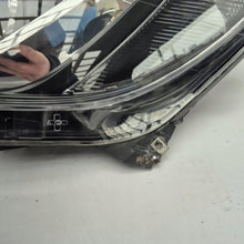 Laden Sie das Bild in den Galerie-Viewer, Frontscheinwerfer Opel Astra 13253650 Links Scheinwerfer Headlight SCH4521790818so