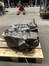 Load image into Gallery viewer, Motor BMW N47D20D 2.0 218PS 143TKm 2013 Diesel Engine Unkomplett