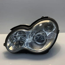 Laden Sie das Bild in den Galerie-Viewer, Frontscheinwerfer Mercedes-Benz A2038203761 0301166275 Xenon Links Headlight SCH5466099109yd