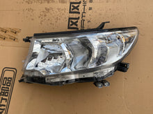Laden Sie das Bild in den Galerie-Viewer, Frontscheinwerfer Toyota Land Cruiser 60-265 Links Scheinwerfer Headlight SCH1216447499xc