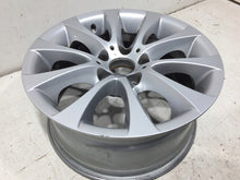 Laden Sie das Bild in den Galerie-Viewer, 1x Alufelge 17 Zoll 8.0" 5x120 34ET Glanz Silber 6768854 BMW 1 Rim Wheel FEL5333070673qf