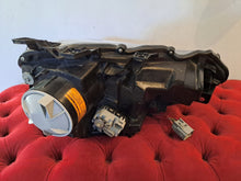 Laden Sie das Bild in den Galerie-Viewer, Frontscheinwerfer Toyota 39000-60082 Xenon Links Scheinwerfer Headlight SCH7690741259os