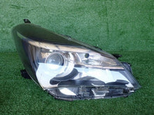 Laden Sie das Bild in den Galerie-Viewer, Frontscheinwerfer Toyota Yaris Rechts Scheinwerfer Headlight