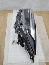Laden Sie das Bild in den Galerie-Viewer, Frontscheinwerfer Toyota Rav V 4 2311140261 Full LED Links Headlight SCH7441837583pw