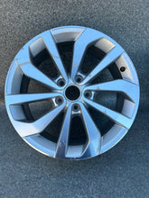 Laden Sie das Bild in den Galerie-Viewer, 1x Alufelge 17 Zoll 7.0" 5x112 2GA601025AC VW T-Roc I Rim Wheel FEL5659267384fq