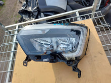 Load image into Gallery viewer, Frontscheinwerfer Renault Master 260607867 Links Scheinwerfer Headlight