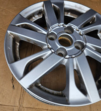 Laden Sie das Bild in den Galerie-Viewer, 1x Alufelge 15 Zoll 4.5" 4x100 35ET Glanz Silber 426110H040 Toyota Yaris FEL3105846716xt
