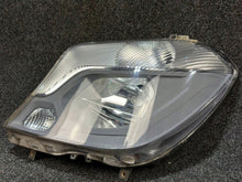 Laden Sie das Bild in den Galerie-Viewer, Frontscheinwerfer Mercedes-Benz Sprinter A9068205600 Links Headlight