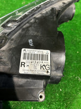 Laden Sie das Bild in den Galerie-Viewer, Frontscheinwerfer Honda Civic I VIII 0301226272 Xenon Rechts Headlight SCH2023660712te