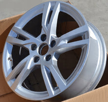 Laden Sie das Bild in den Galerie-Viewer, 1x Alufelge 17 Zoll 6.5&quot; 5x112 45ET Glanz Silber 8V0601025DK Audi A3 Rim Wheel