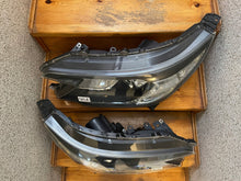 Laden Sie das Bild in den Galerie-Viewer, Frontscheinwerfer Honda Crv Cr-V IV Xenon Rechts Scheinwerfer Headlight