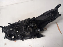 Laden Sie das Bild in den Galerie-Viewer, Frontscheinwerfer Toyota Yaris 32337374 Full LED Ein Stück (Rechts oder Links)