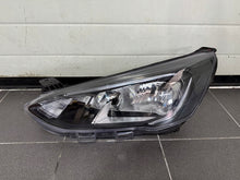 Laden Sie das Bild in den Galerie-Viewer, Frontscheinwerfer Ford Focus JX7B-13W030-CF LED Ein Stück (Rechts oder Links) SCH9511486872vt