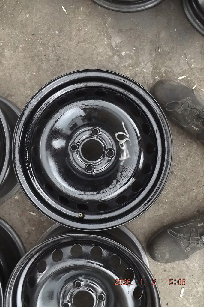 4x Alufelge 15 Zoll 6.0" 4x100 50ET Schwarz Dacia Sandero I Z Logan Rim Wheel FEL8381971517ur