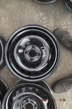 Load image into Gallery viewer, 4x Alufelge 15 Zoll 6.0" 4x100 50ET Schwarz Dacia Sandero I Z Logan Rim Wheel FEL8381971517ur